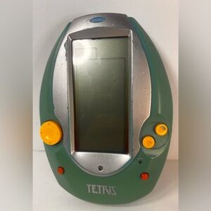Radica TETRIS handheld Game. Some Wear. Tested. Needs Batteries. (AAA)